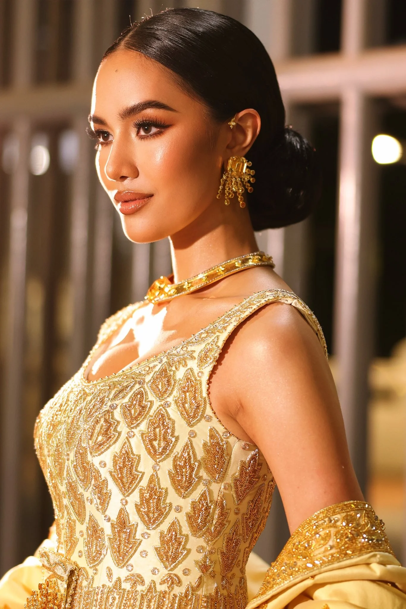 ชุดมูลค่า 30 ล้านบาท ของโอปอล สุชาตา จากห้องเสื้อวนัชกูตูร์