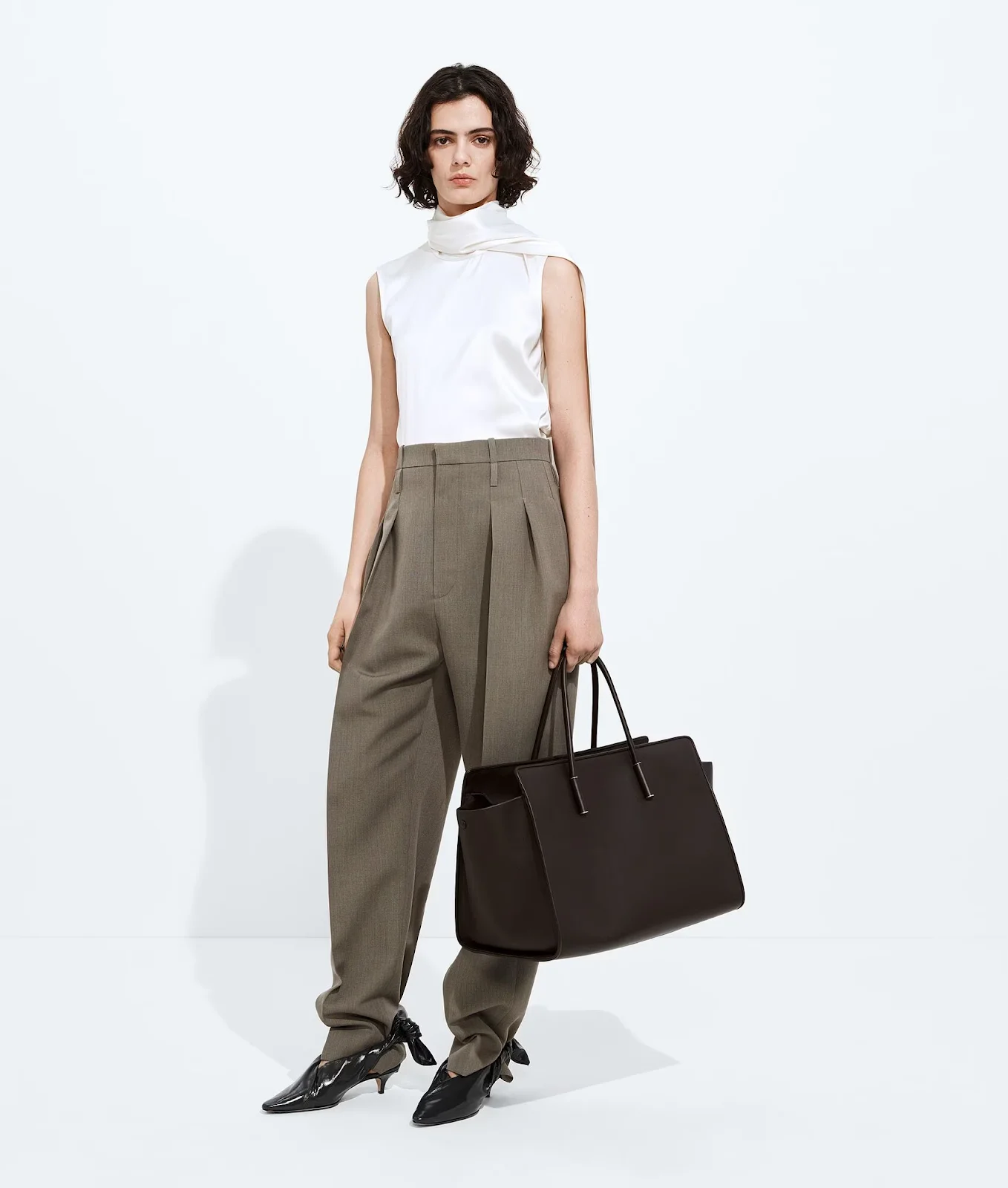 กระเป๋า Bottega Veneta Large Barbara Tote หนังสี Espresso สุดหรู