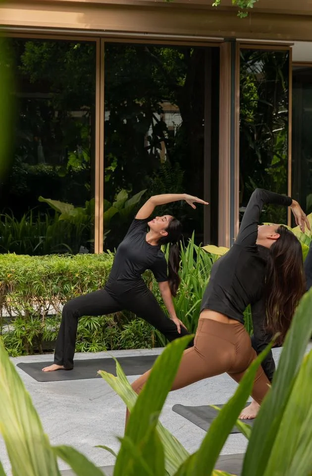 คลาสโยคะรับอรุณริมแม่น้ำเจ้าพระยาสำหรับผู้เข้าพัก Capella Bangkok