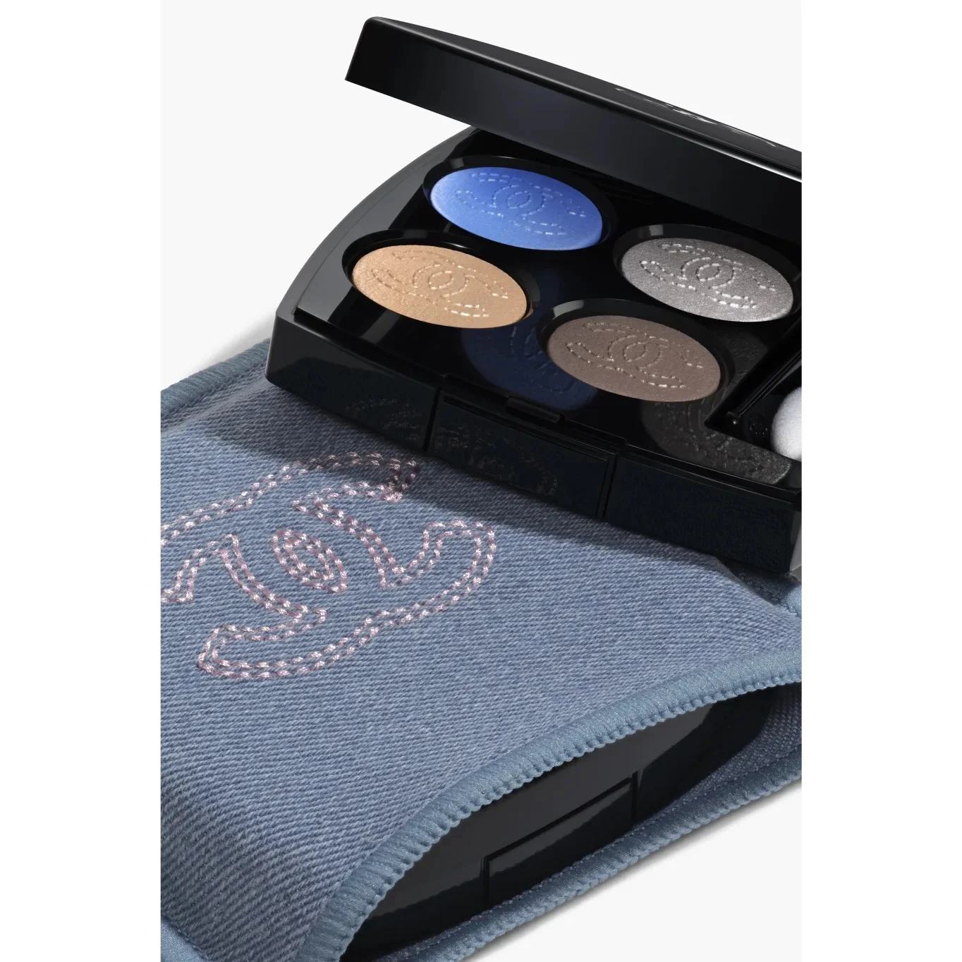 อายแชโดว์ Chanel Les 4 Ombres Denim Dream โทนสีน้ำเงินหรู
