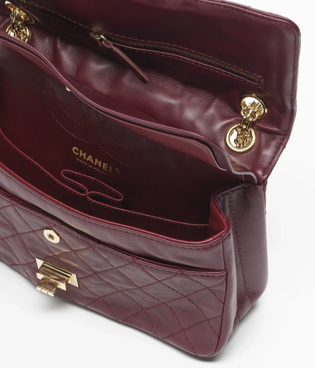 ดีเทลเนื้อสัมผัสกระเป๋าหนังยับ (Distressed Leather) ของแบรนด์ดัง