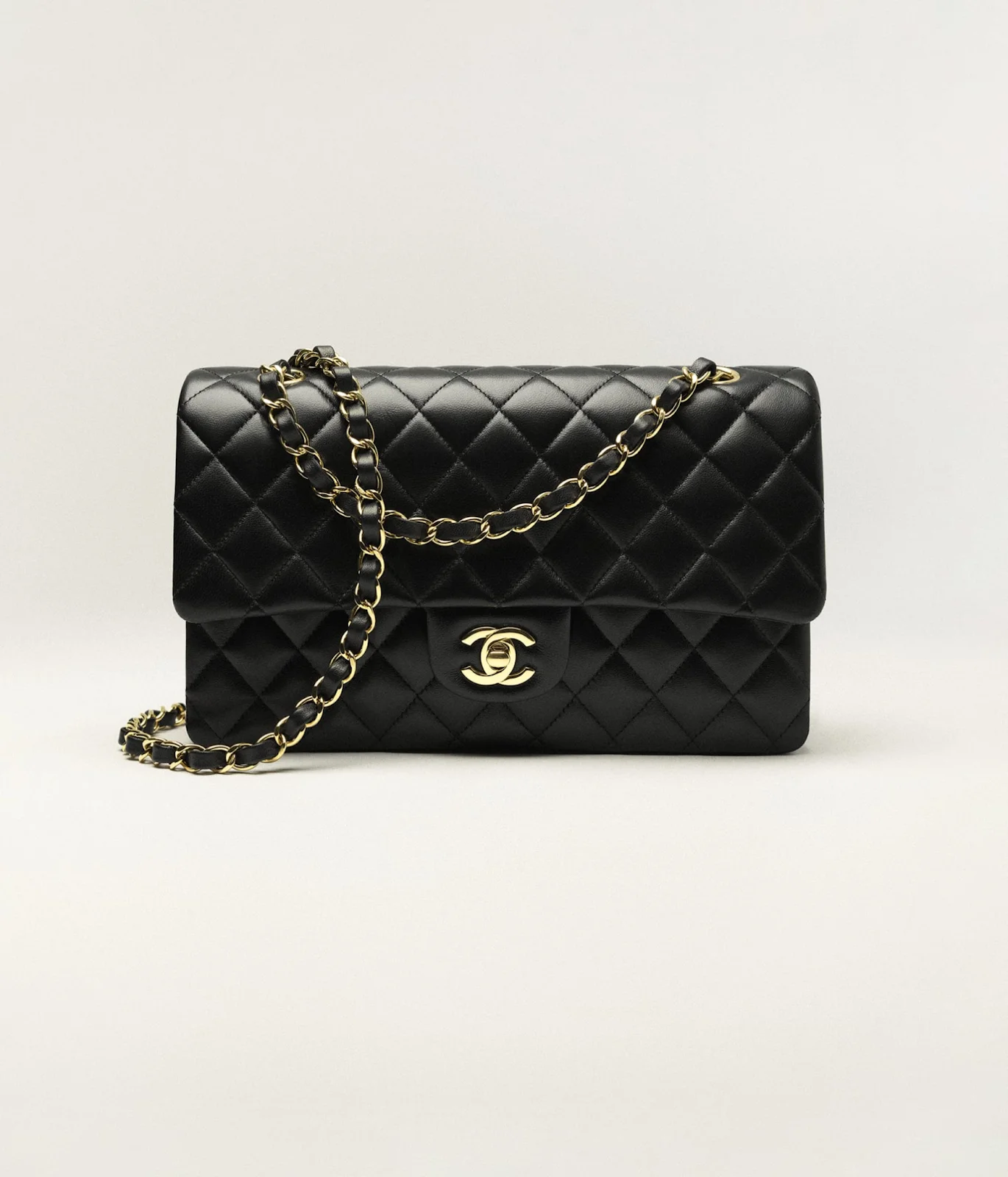 กระเป๋า Chanel Classic 11.12 จำนวนมหาศาลที่เทียบเท่าภาษีรัฐ
