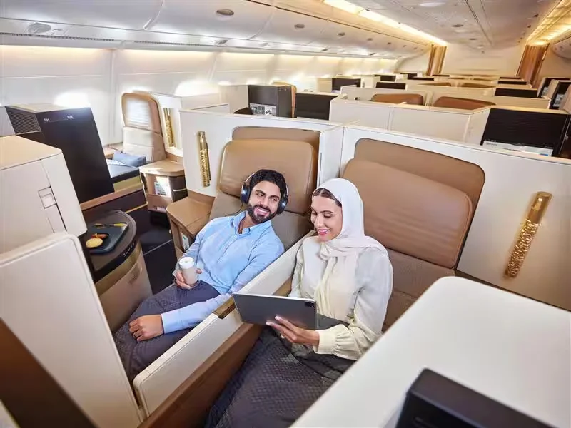 ที่นั่ง Business Studio บนสายการบิน Etihad ปรับนอนราบได้ 180 องศา