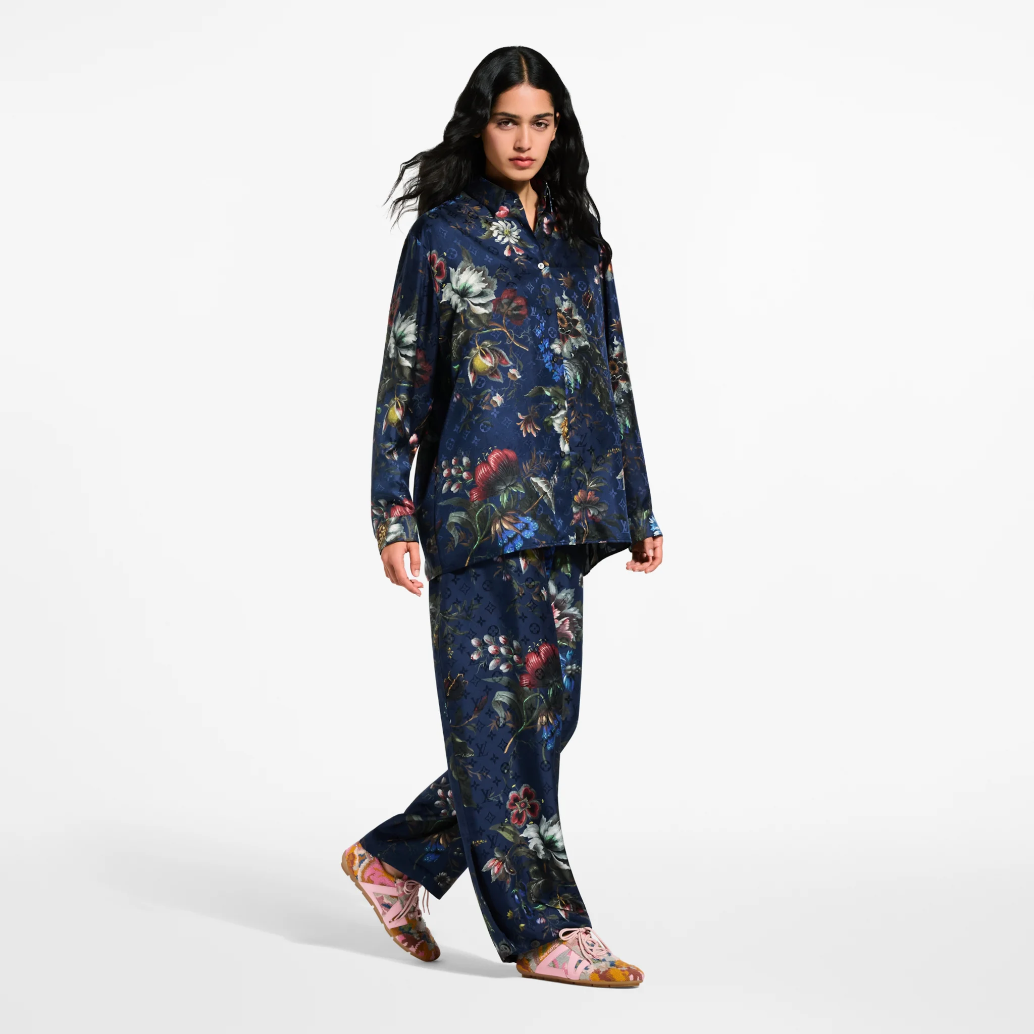 เสื้อเชิ้ตผ้า Silk ลาย Floral จาก Louis Vuitton ลุคหรูดูแพง