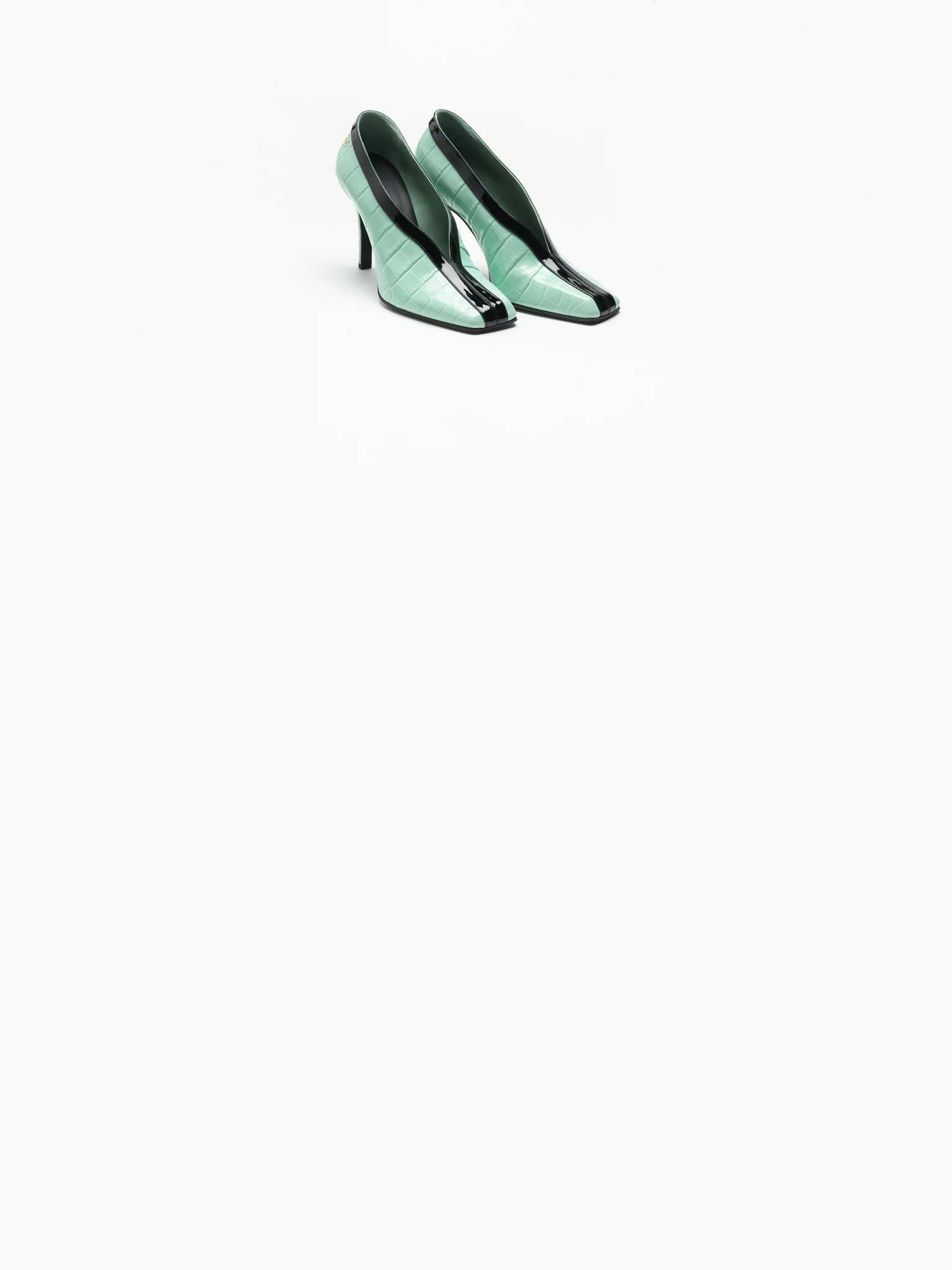 รองเท้าส้นสูง Chanel Pumps แฟชั่นมาแรงจาก Lyst Index
