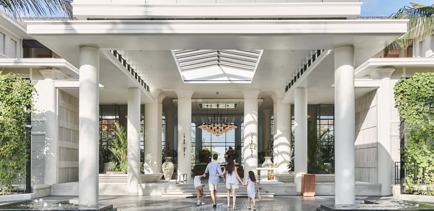 Seamless early check-in and late check-out privileges at high tier hotel loyalty programs global locations