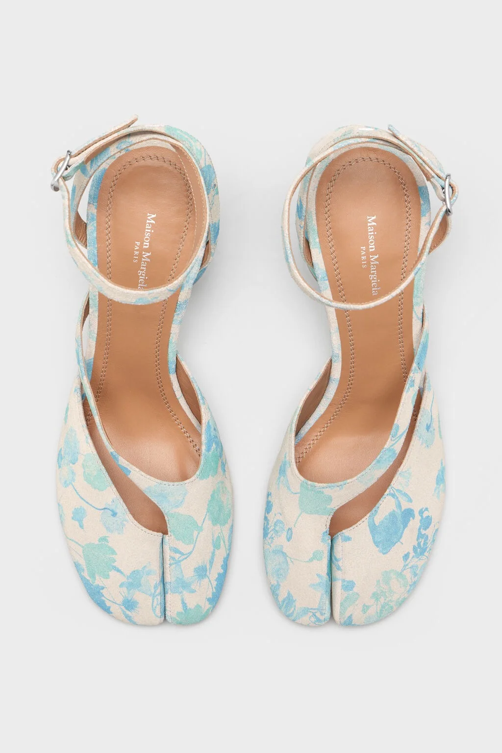 Historical 15th-century Japanese traditional split-toe Tabi socks inspiration